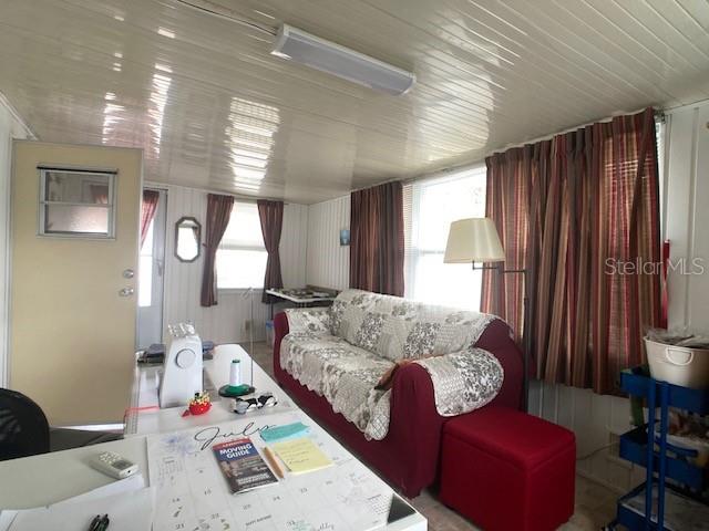 1710 7th Street Southwest, Unit 24 Ruskin, FL 33570 - Photo 19 of 44 a living room with furniture and a potted plant