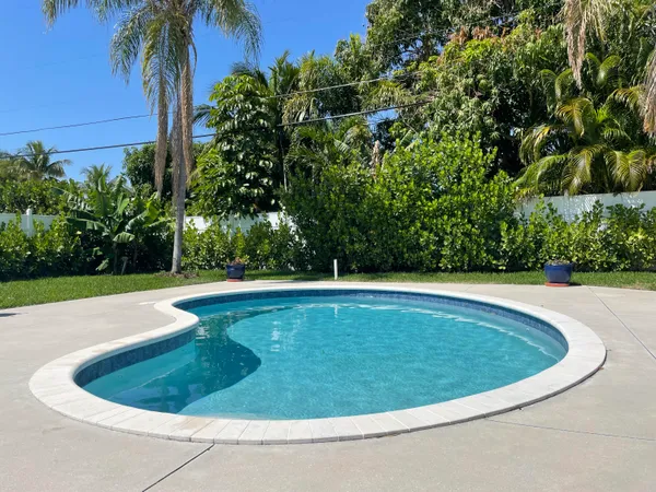 $8,900 | 369 Valley Forge Road, West Palm Beach, FL 33405