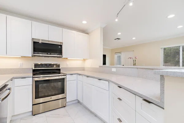 $8,900 | 369 Valley Forge Road, West Palm Beach, FL 33405