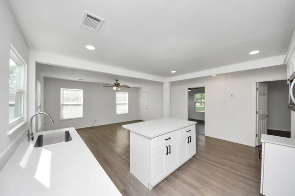 $1,850 | 7004 Conley Street, Houston, TX 77021