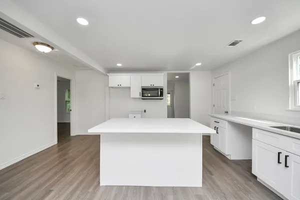 $1,850 | 7004 Conley Street, Houston, TX 77021