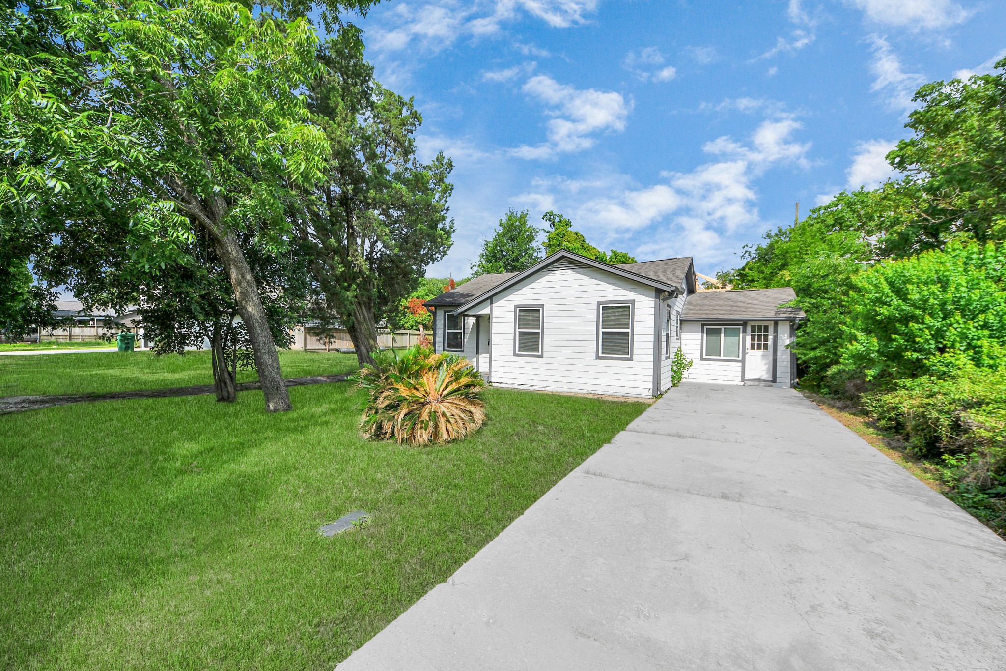 7004 Conley Street Houston, TX 77021 - Photo 31 of 32 a view of a house with a yard