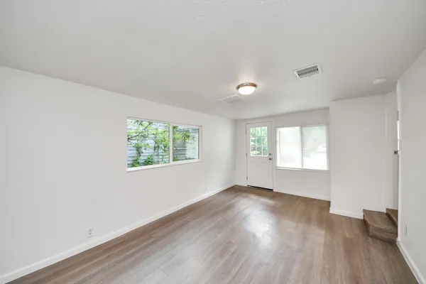 $1,850 | 7004 Conley Street, Houston, TX 77021