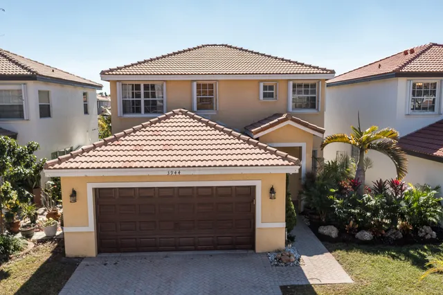$525,000 | 3944 Crescent Creek Drive, Coconut Creek, FL 33073