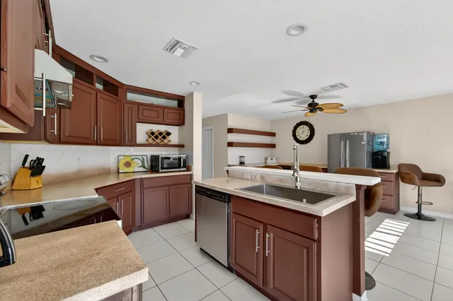 $525,000 | 3944 Crescent Creek Drive, Coconut Creek, FL 33073