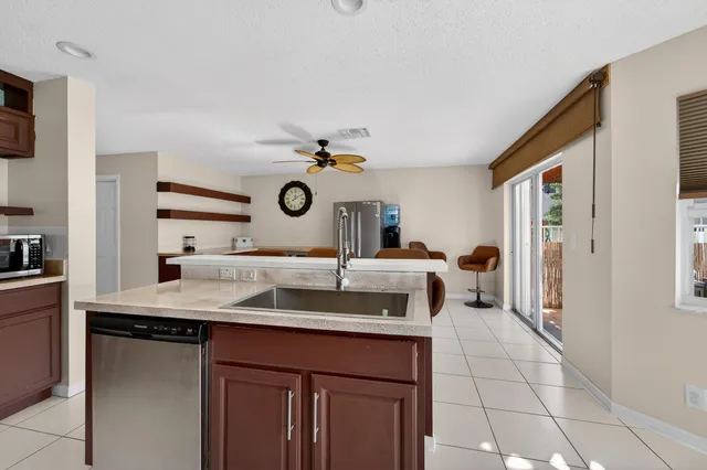$525,000 | 3944 Crescent Creek Drive, Coconut Creek, FL 33073