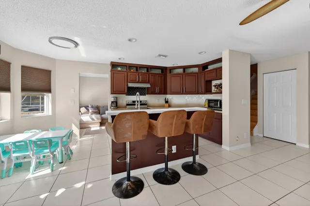 $525,000 | 3944 Crescent Creek Drive, Coconut Creek, FL 33073