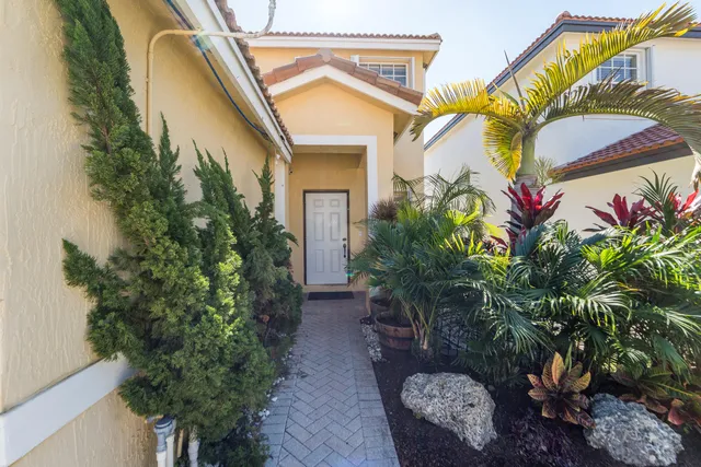 $525,000 | 3944 Crescent Creek Drive, Coconut Creek, FL 33073