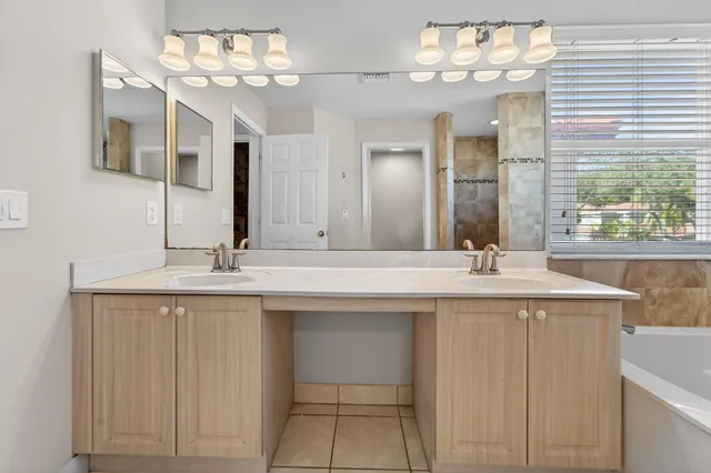 $525,000 | 3944 Crescent Creek Drive, Coconut Creek, FL 33073