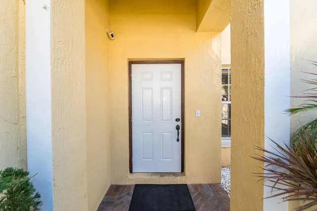 $525,000 | 3944 Crescent Creek Drive, Coconut Creek, FL 33073