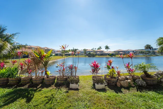 $525,000 | 3944 Crescent Creek Drive, Coconut Creek, FL 33073