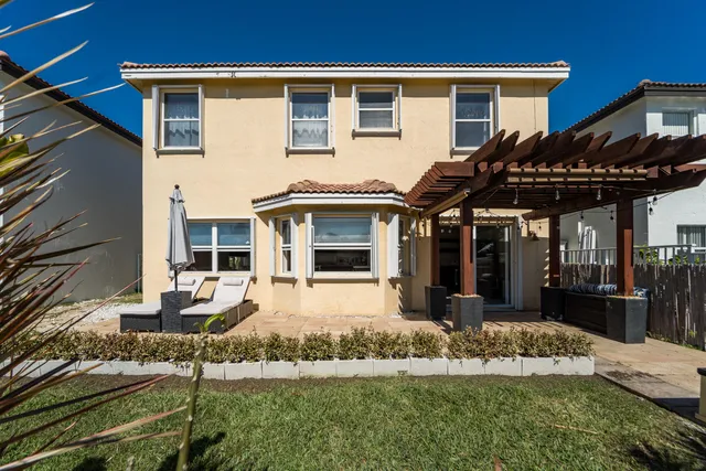 $525,000 | 3944 Crescent Creek Drive, Coconut Creek, FL 33073