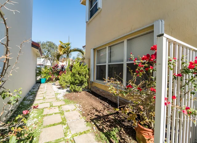 $525,000 | 3944 Crescent Creek Drive, Coconut Creek, FL 33073