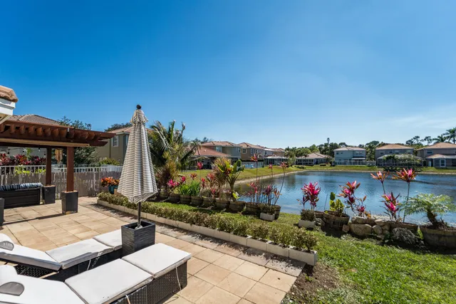 $525,000 | 3944 Crescent Creek Drive, Coconut Creek, FL 33073