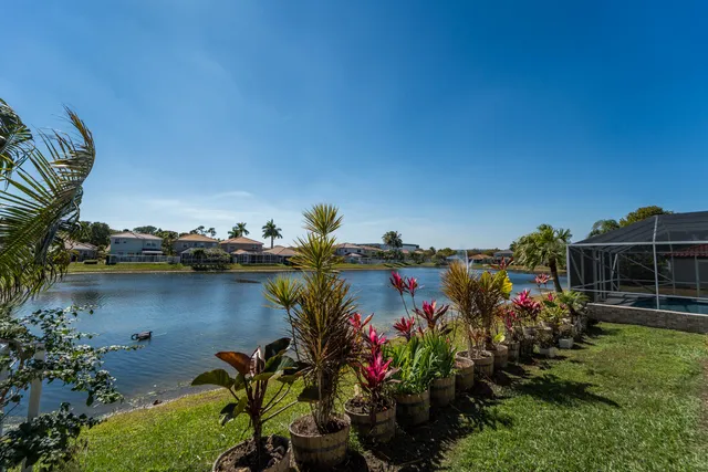 $525,000 | 3944 Crescent Creek Drive, Coconut Creek, FL 33073