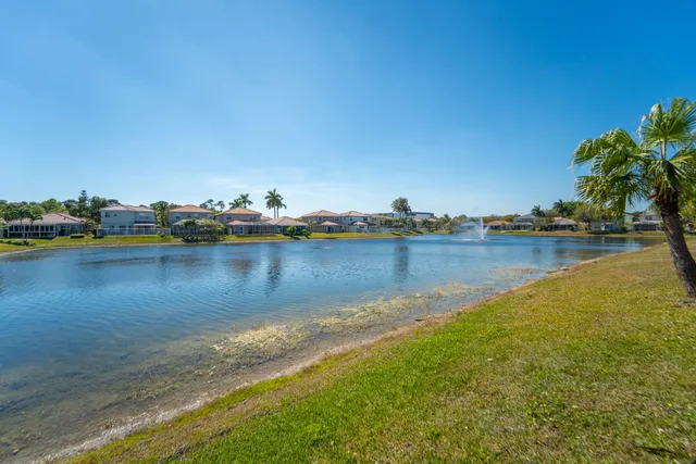 $525,000 | 3944 Crescent Creek Drive, Coconut Creek, FL 33073
