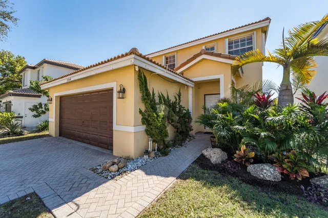 $525,000 | 3944 Crescent Creek Drive, Coconut Creek, FL 33073