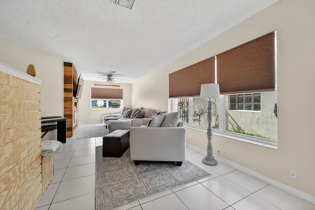 $525,000 | 3944 Crescent Creek Drive, Coconut Creek, FL 33073