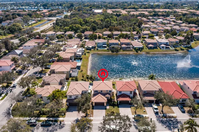 $525,000 | 3944 Crescent Creek Drive, Coconut Creek, FL 33073
