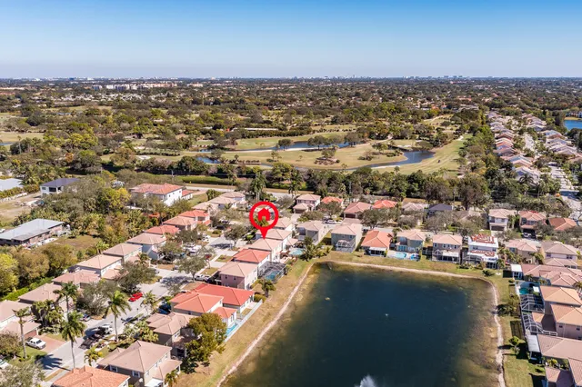 $525,000 | 3944 Crescent Creek Drive, Coconut Creek, FL 33073