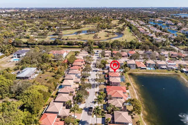 $525,000 | 3944 Crescent Creek Drive, Coconut Creek, FL 33073