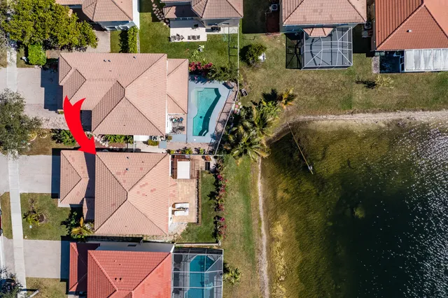 $525,000 | 3944 Crescent Creek Drive, Coconut Creek, FL 33073