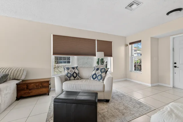$525,000 | 3944 Crescent Creek Drive, Coconut Creek, FL 33073