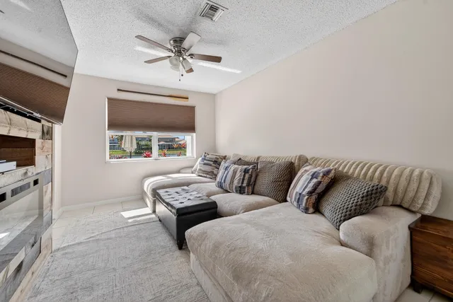 $525,000 | 3944 Crescent Creek Drive, Coconut Creek, FL 33073