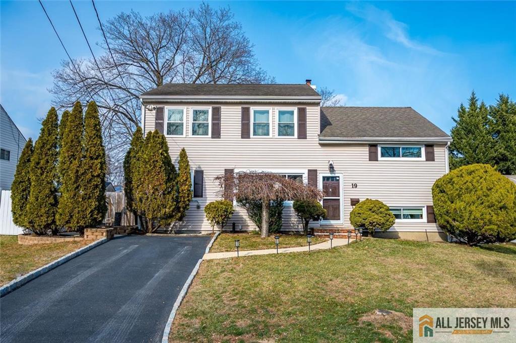 a view of a house with backyard
