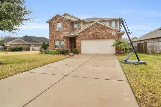 $440,000 | 2704 Baywater Creek Lane, Pearland, TX 77089