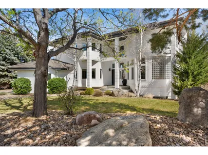 a view of a house with backyard