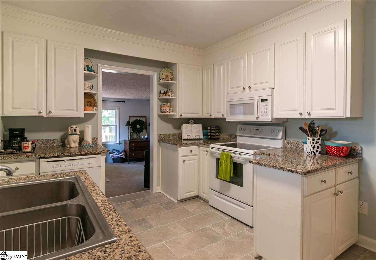 604 Cedar Street Clinton, SC 29325 - Photo 4 of 27