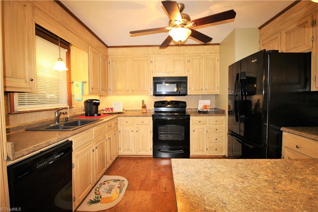 4923 Aladdin Road Pfafftown, NC 27040 - Photo 9 of 26 Gallery Image 9