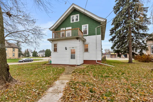 $2,700 | 1136 Fond Du Lac Avenue, Kewaskum, WI 53040