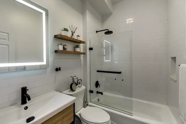 $800,000 | 2919 North Southport Avenue, Unit 3, Chicago, IL 60657