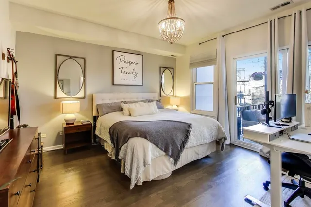 $800,000 | 2919 North Southport Avenue, Unit 3, Chicago, IL 60657