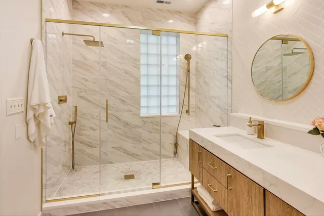 $800,000 | 2919 North Southport Avenue, Unit 3, Chicago, IL 60657