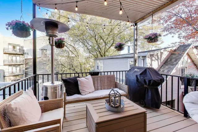 $800,000 | 2919 North Southport Avenue, Unit 3, Chicago, IL 60657