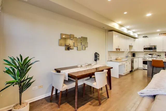 $800,000 | 2919 North Southport Avenue, Unit 3, Chicago, IL 60657