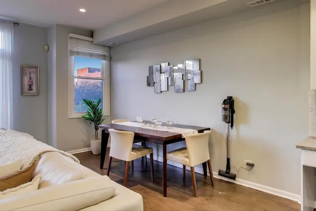 $800,000 | 2919 North Southport Avenue, Unit 3, Chicago, IL 60657