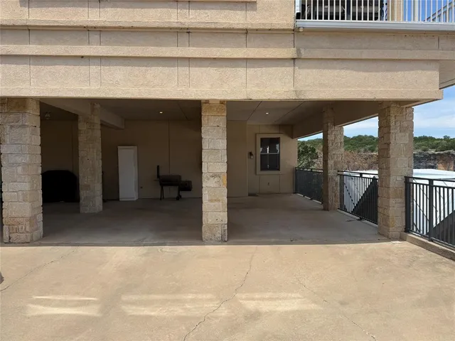 a view of lobby with elevator