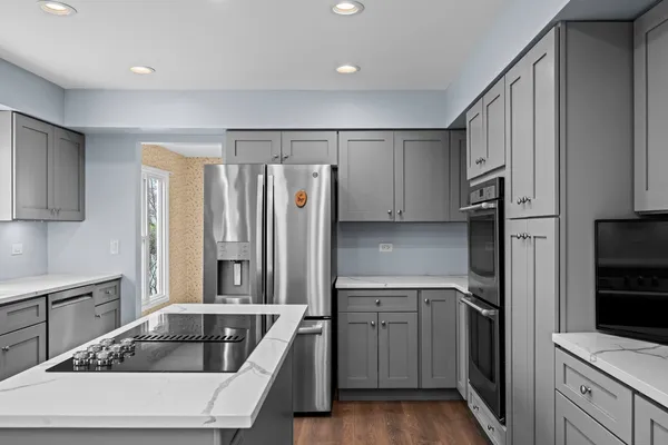 $650,000 | 4217 North Ridge Avenue, Arlington Heights, IL 60004