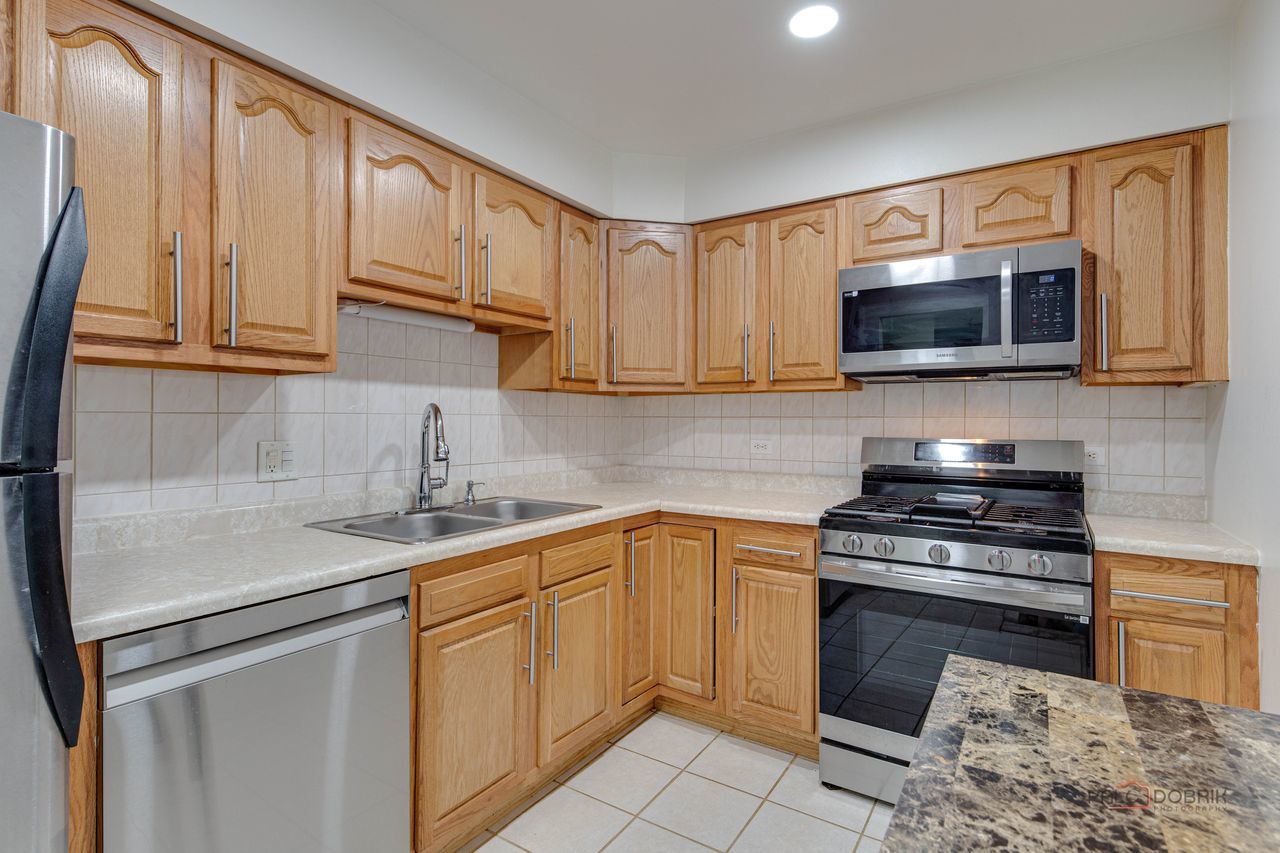 3300 North Carriageway Drive, Unit 317 Arlington Heights, IL 60004 - Photo 6 of 17