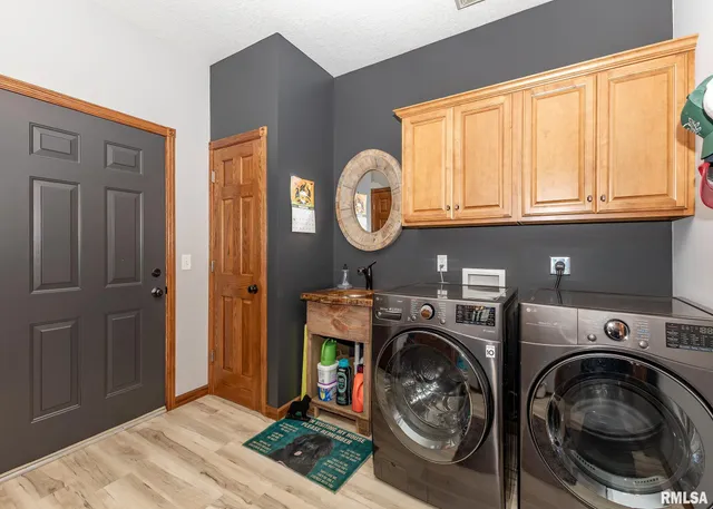 $749,000 | 28055 238th Street, Le Claire, IA 52753