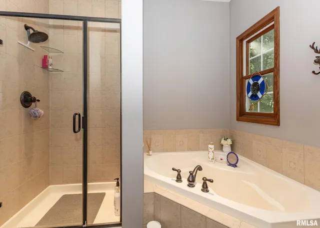 $749,000 | 28055 238th Street, Le Claire, IA 52753