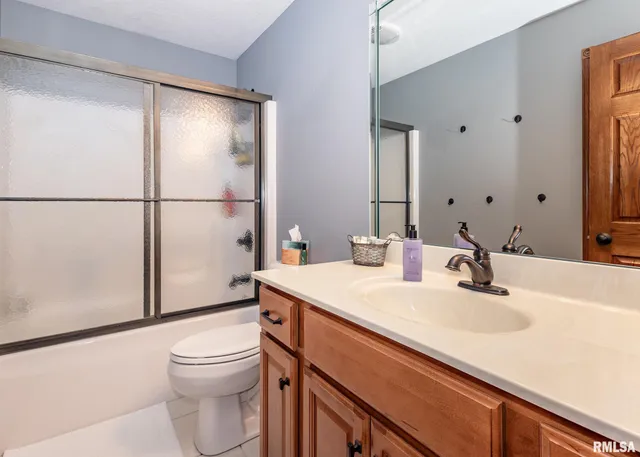 $749,000 | 28055 238th Street, Le Claire, IA 52753