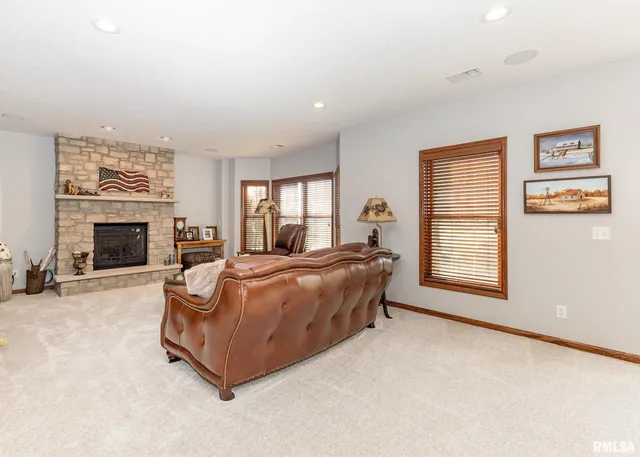 $749,000 | 28055 238th Street, Le Claire, IA 52753