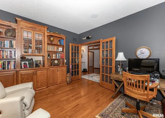 $749,000 | 28055 238th Street, Le Claire, IA 52753