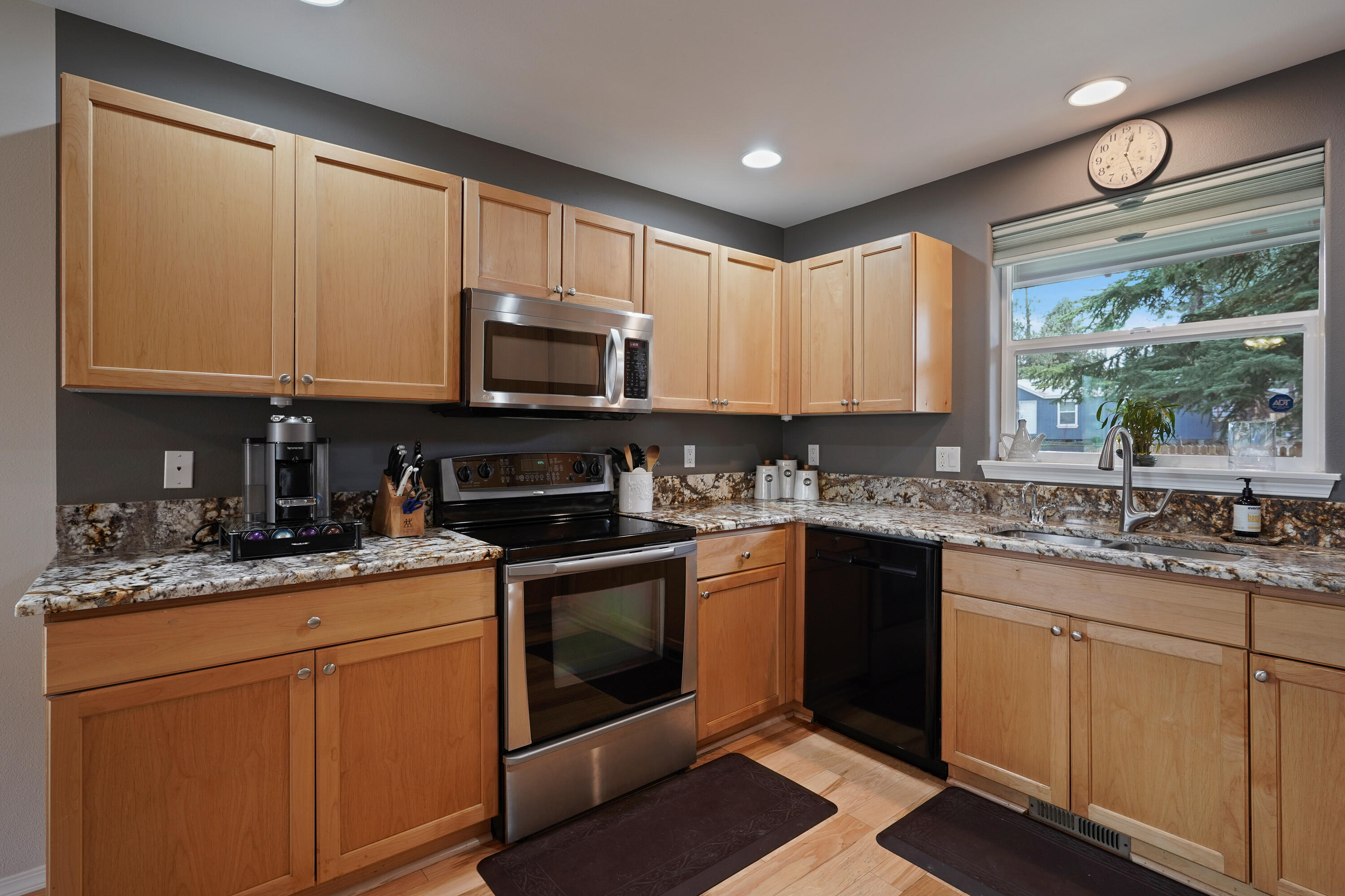 20354 Murphy Road Bend, OR 97702 - Photo 14 of 26 DSC05789