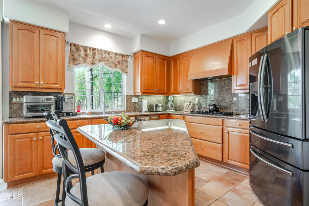 3751 North Hollingsworth Road Altadena, CA 91001 - Photo 13 of 40 Kitchen & Island